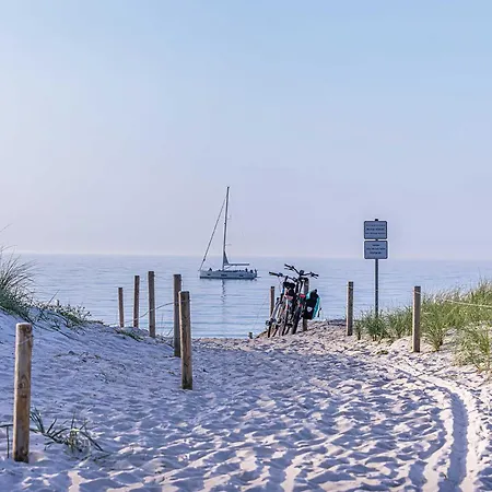 Admiralssuite - Exklusive 5-sterne-ferienwohnung Mit Westbalkon In Der Seefahrtsschule Wustrow