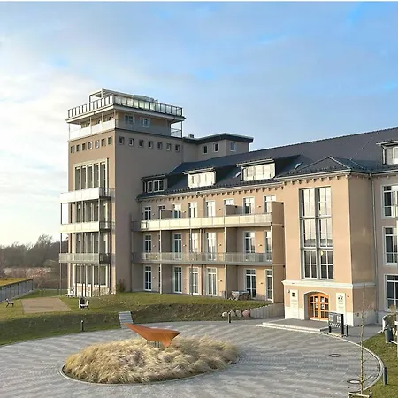 Admiralssuite - Exklusive 5-sterne-ferienwohnung Mit Westbalkon In Der Seefahrtsschule Wustrow * Wustrow (Fischland)