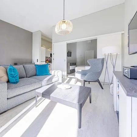 Admiralssuite - Exklusive 5-sterne-ferienwohnung Mit Westbalkon In Der Seefahrtsschule *