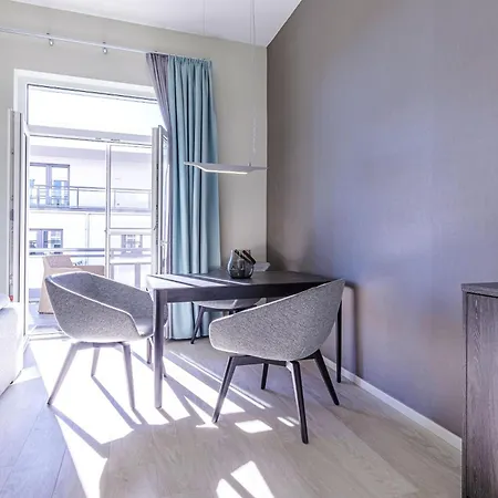 Admiralssuite - Exklusive 5-sterne-ferienwohnung Mit Westbalkon In Der Seefahrtsschule Wustrow