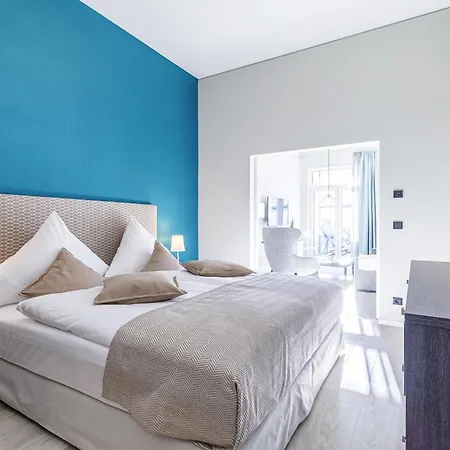 Admiralssuite - Exklusive 5-sterne-ferienwohnung Mit Westbalkon In Der Seefahrtsschule Wustrow