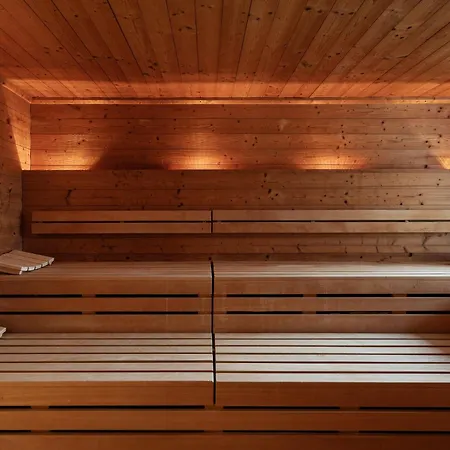 Admiralssuite - Exklusive 5-sterne-ferienwohnung Mit Westbalkon In Der Seefahrtsschule *