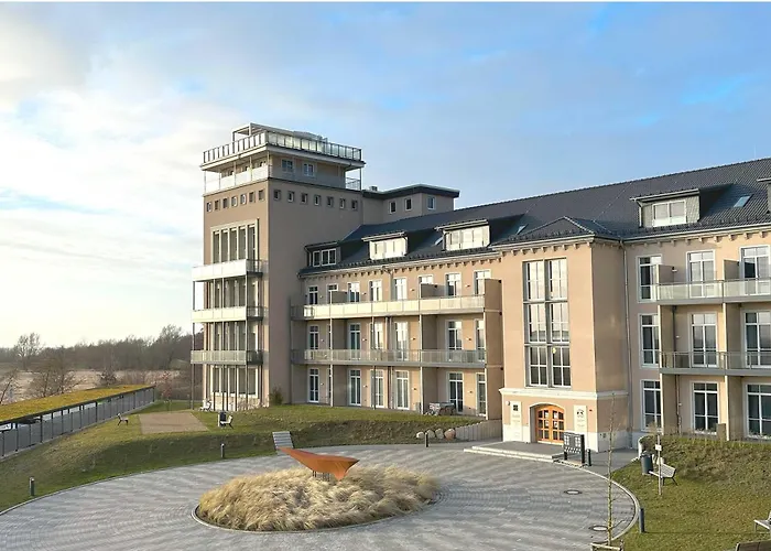 Admiralssuite - Exklusive 5-sterne-ferienwohnung Mit Westbalkon In Der Seefahrtsschule * Wustrow (Fischland)