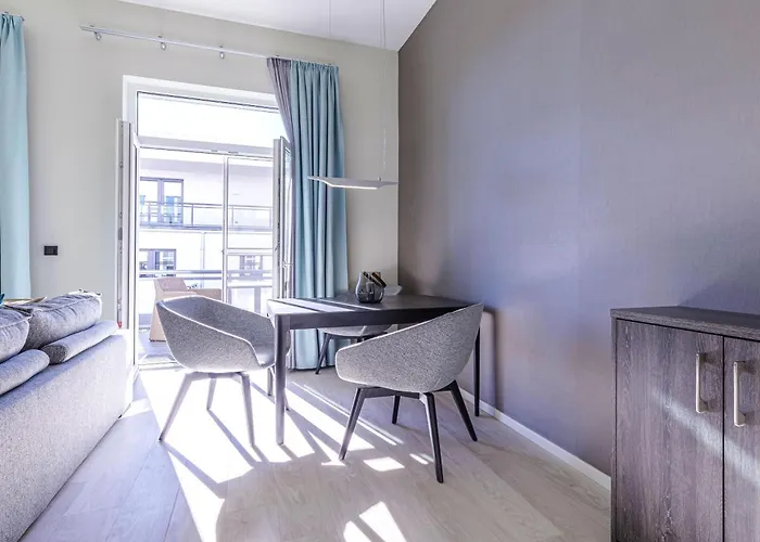 Admiralssuite - Exklusive 5-sterne-ferienwohnung Mit Westbalkon In Der Seefahrtsschule