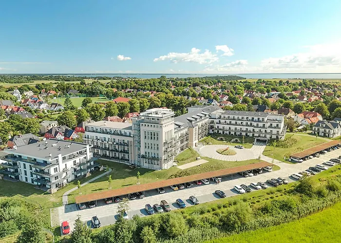 Admiralssuite - Exklusive 5-sterne-ferienwohnung Mit Westbalkon In Der Seefahrtsschule * Wustrow (Fischland)