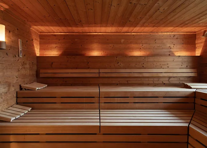 Admiralssuite - Exklusive 5-sterne-ferienwohnung Mit Westbalkon In Der Seefahrtsschule *